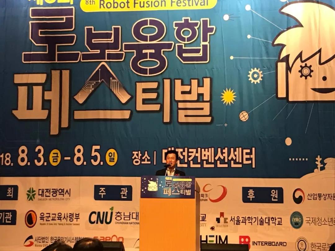 松崗少年在國外賽場讓五星紅旗飄揚顯威，快看看他是你的同學嗎？